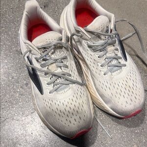 Brooks Women's White and Gray Sneakers